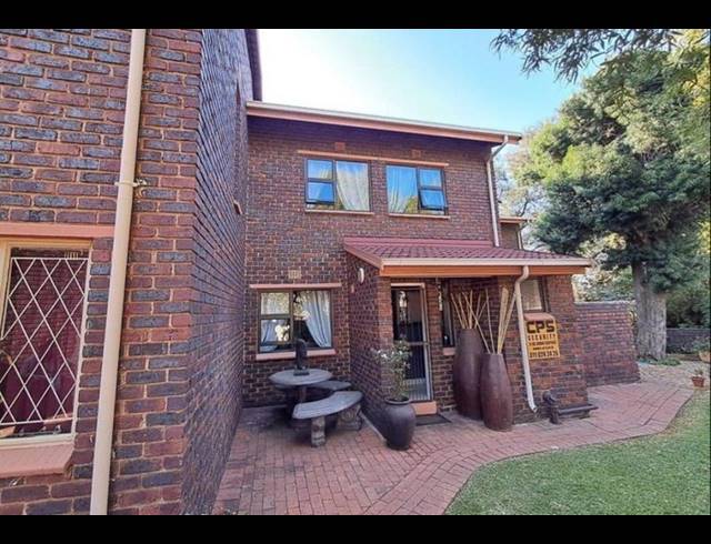 3 BEDROOM TOWNHOUSE FOR SALE IN BRACKENHURST